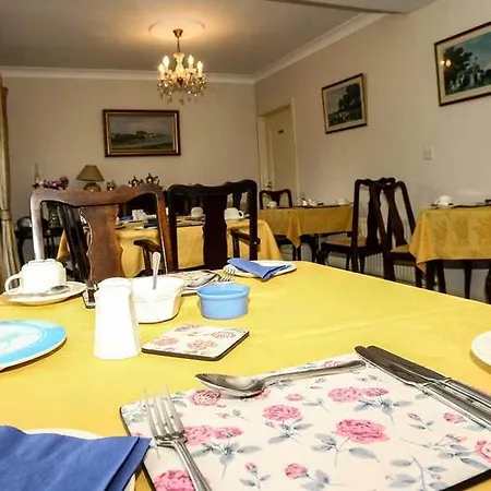 Roncalli House 3*